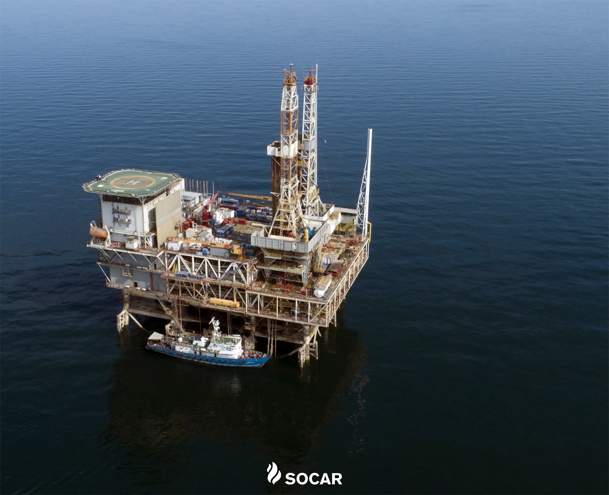 Các công trình khai thác dầu khí ngoài khơi biển Caspi là nền tảng quan trọng của ngành năng lượng Azerbaijan, đồng thời tạo nguồn lực cho quá trình chuyển dịch năng lượng của quốc gia này. Ảnh: SOCAR.