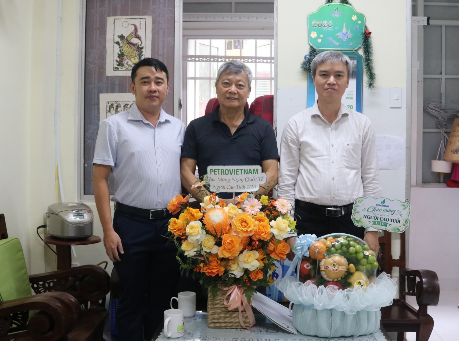 Đoàn gặp gỡ và thăm hỏi ông Hoàng Xuân Hùng, Trưởng ban kiêm Tổng Thư ký Ban LLHT Tập đoàn.