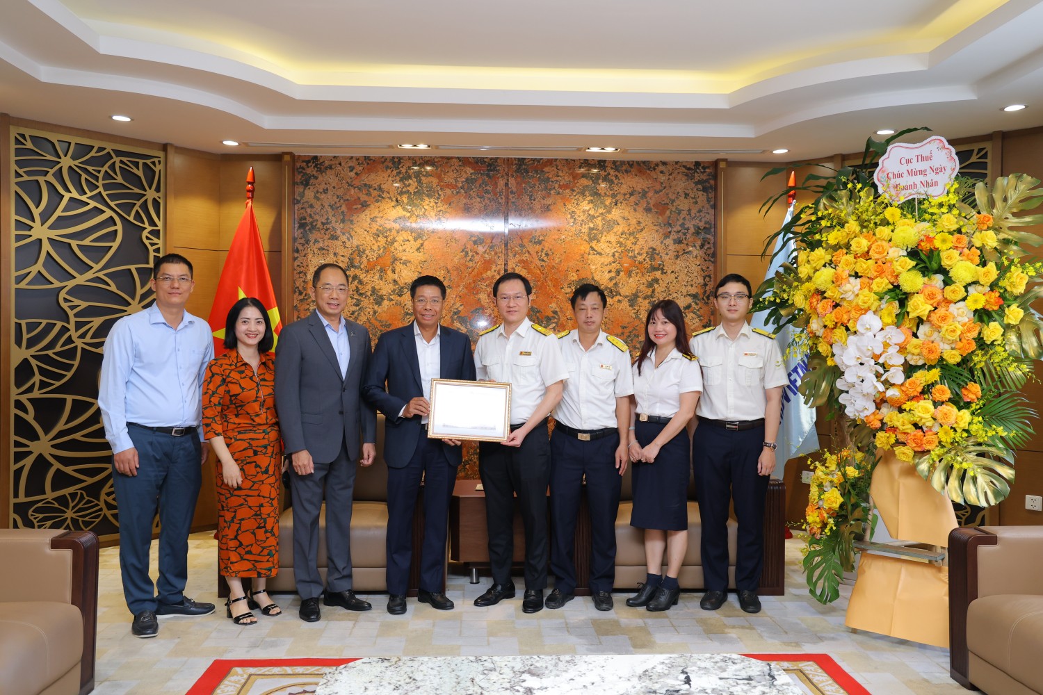 PETROVIETNAM nhận Bằng khen ghi nhận thành tích tuân thủ chính sách, pháp luật thuế năm 2025