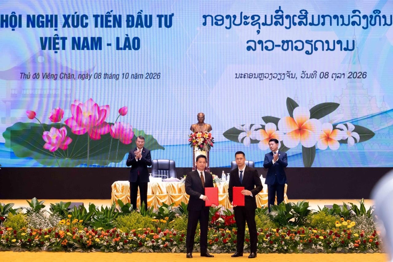 Thủ tướng Chính phủ Lê Minh Hưng và Thủ tướng Lào Saleumxay Kommasith chứng kiến lễ trao Thỏa thuận hợp tác giữa PV Power và Công ty PSGC.