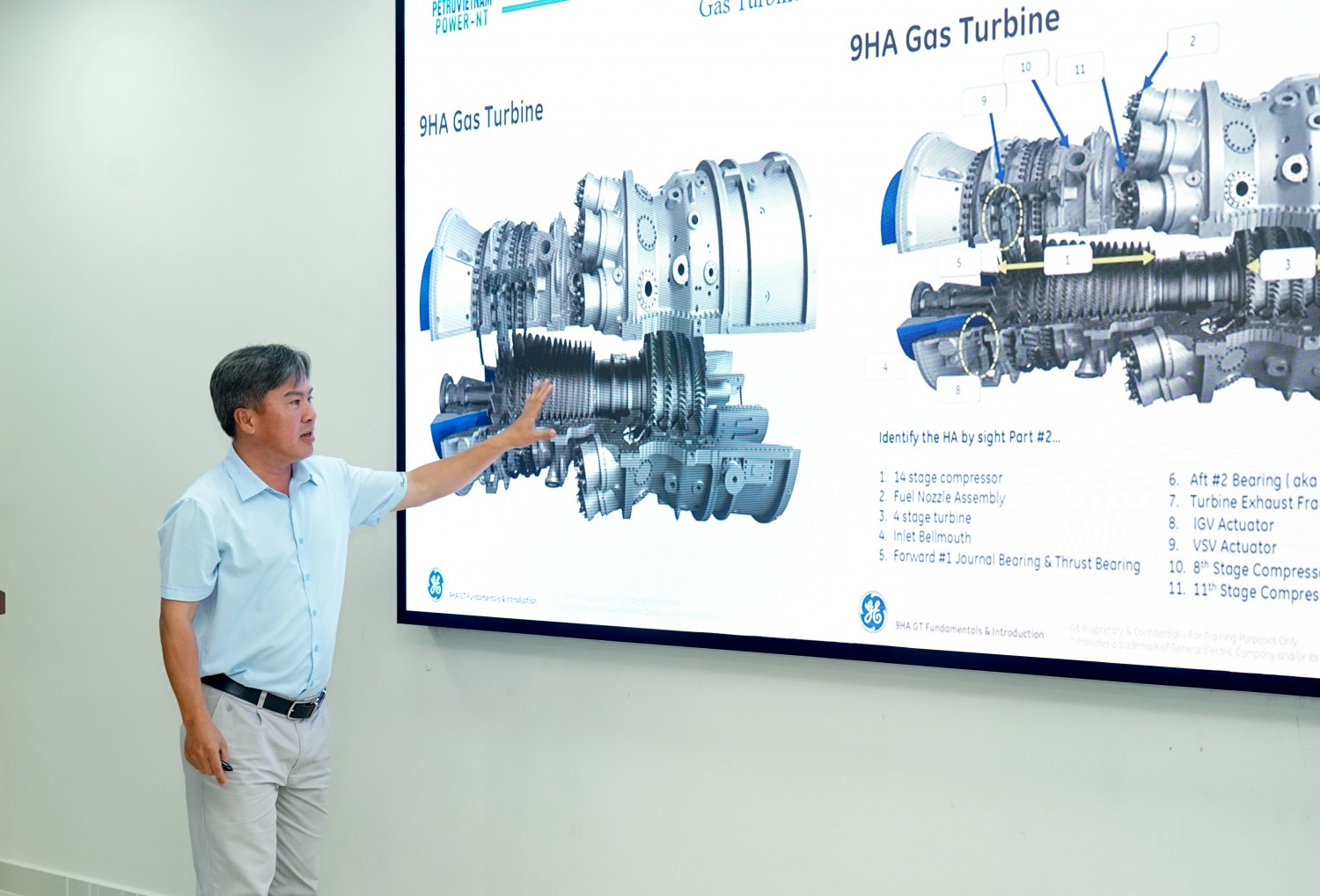 Đại diện kỹ thuật Nhà máy điện Nhơn Trạch 3 và 4 giới thiệu tổng quan dự án, công nghệ phát điện cùng nguyên lý vận hành của các hệ thống thiết bị chính.