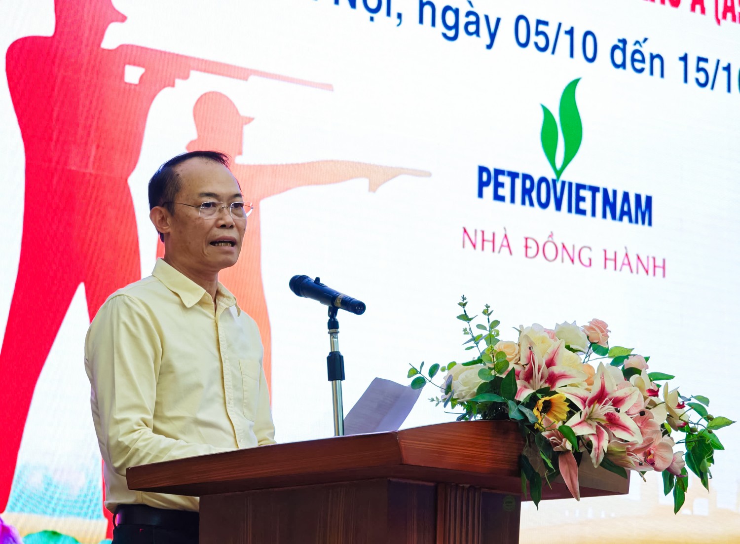 Ông Đỗ Văn Bình, Chủ tịch Liên đoàn Bắn súng Việt Nam phát biểu tại lễ khai mạc