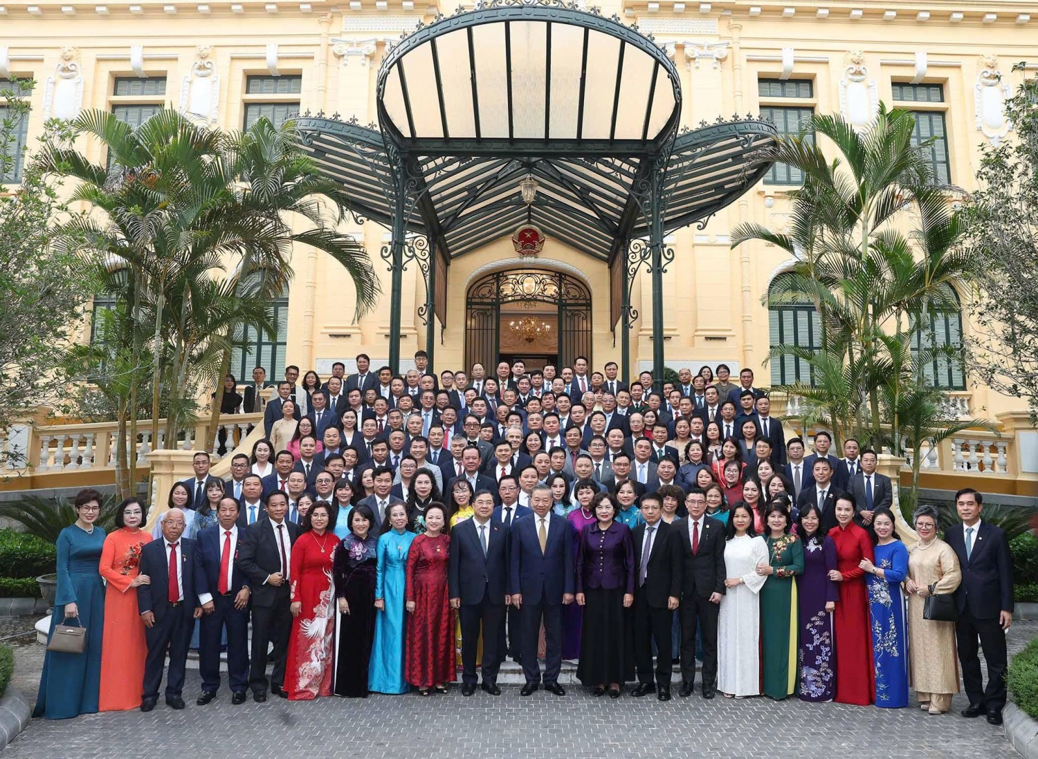 Tổng Bí thư, Chủ tịch nước Tô Lâm với đại diện các doanh nghiệp tiêu biểu (Ảnh: TTXVN)