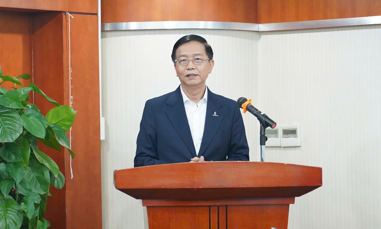 Đồng chí Trần Quang Dũng, Phó Bí thư Thường trực Đảng ủy Tập đoàn nhấn mạnh nhiệm vụ trọng tâm xuyên suốt của Đảng bộ bộ phận VPI là lãnh đạo thúc đẩy mạnh mẽ nghiên cứu khoa học, đổi mới sáng tạo, chuyển đổi số và thương mại hóa sản phẩm nghiên cứu.