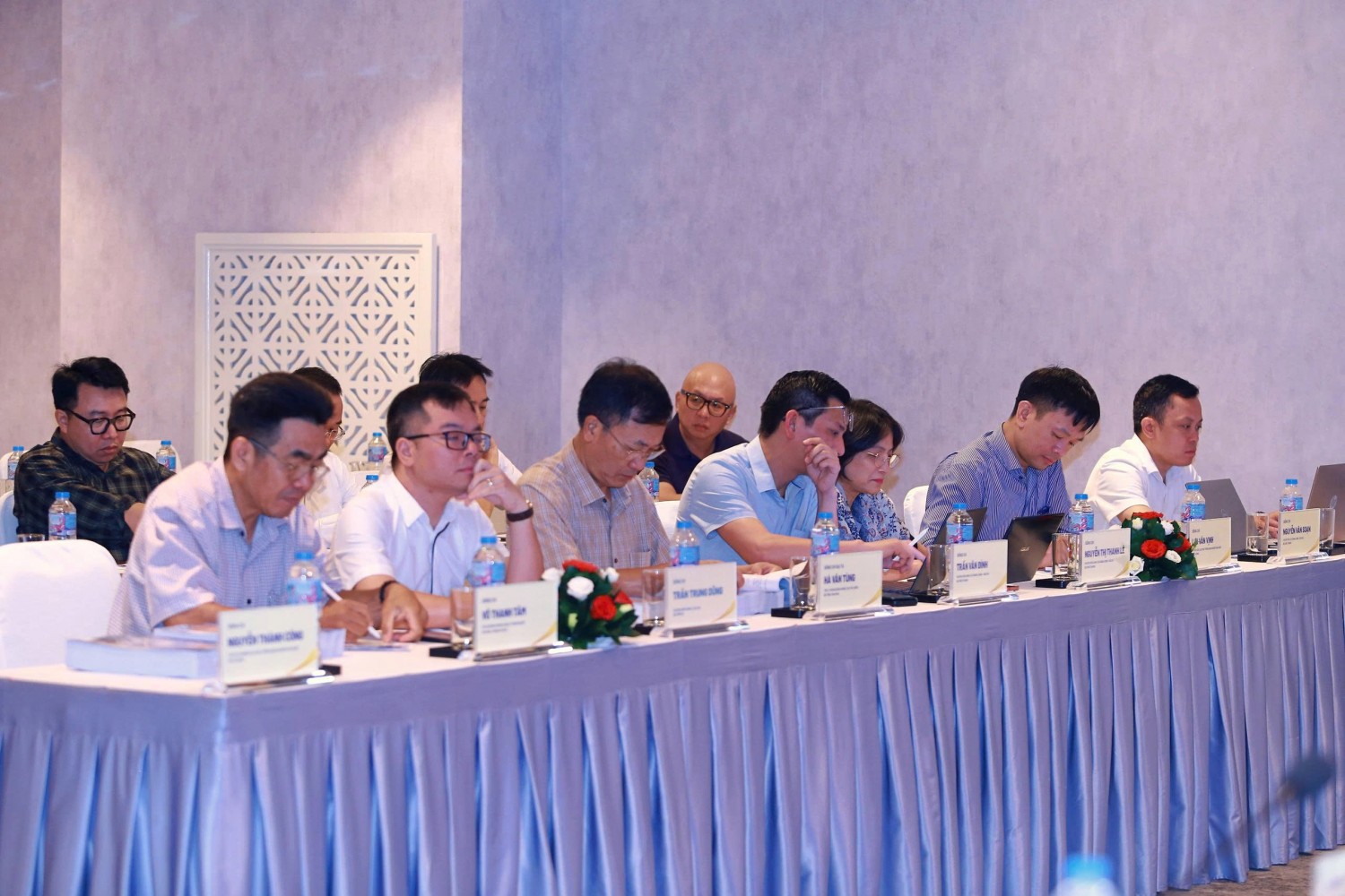 Hội thảo được tổ chức trong khuôn khổ triển khai Quyết định số 1772/QĐ-TTg ngày 12/9/2026 và Quyết định số 1852/QĐ-TTg ngày 25/9/2026 của Thủ tướng Chính phủ về phân công xây dựng văn bản quy định chi tiết và kế hoạch triển khai thi hành Luật Dầu khí.