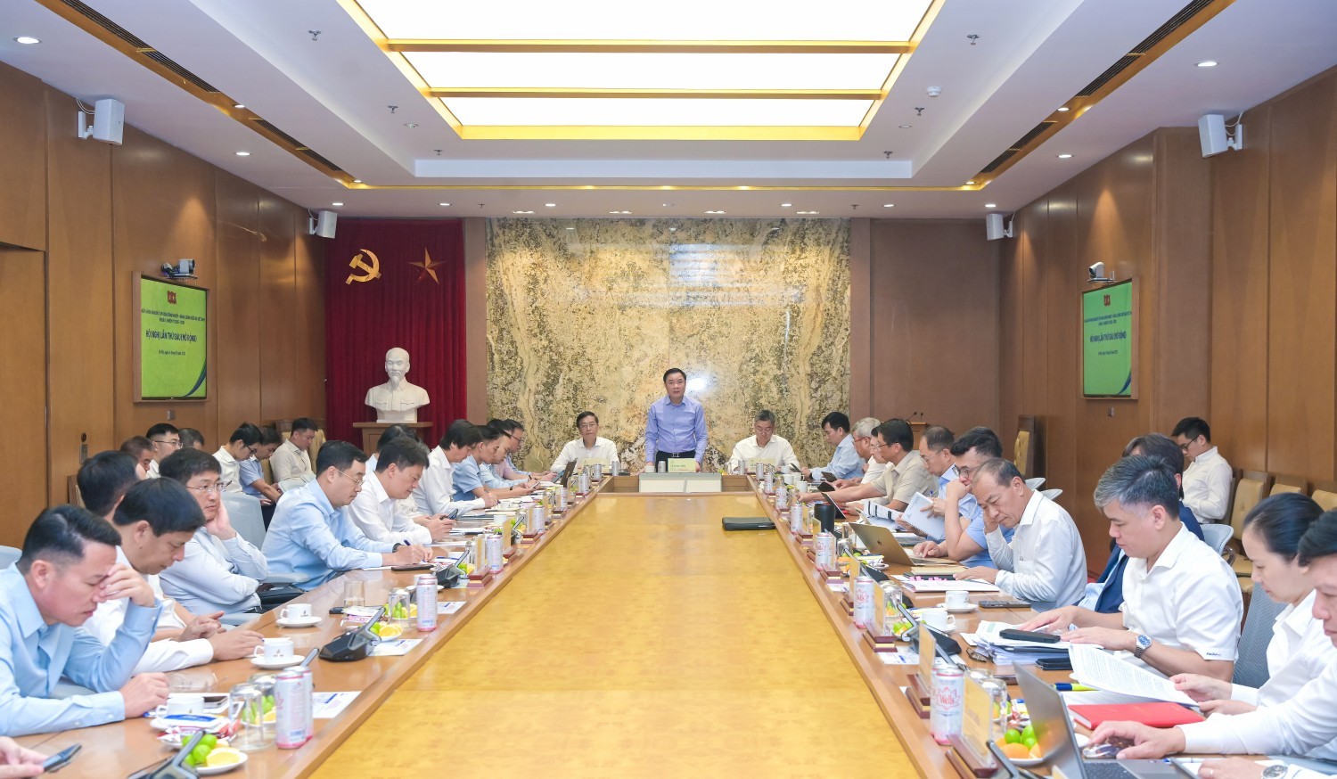 Hội nghị Ban Chấp hành Đảng bộ PETROVIETNAM lần thứ 6 mở rộng nhiệm kỳ 2025-2030, nhằm đánh giá kết quả công tác 9 tháng đầu năm và triển khai nhiệm vụ những tháng cuối năm 2026.