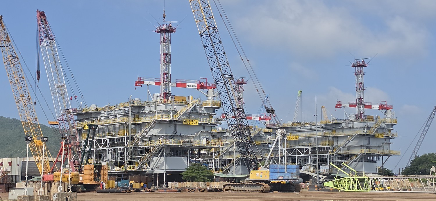Bốn trạm biến áp Baltica 2 trên bãi chế tạo PTSC M&C.