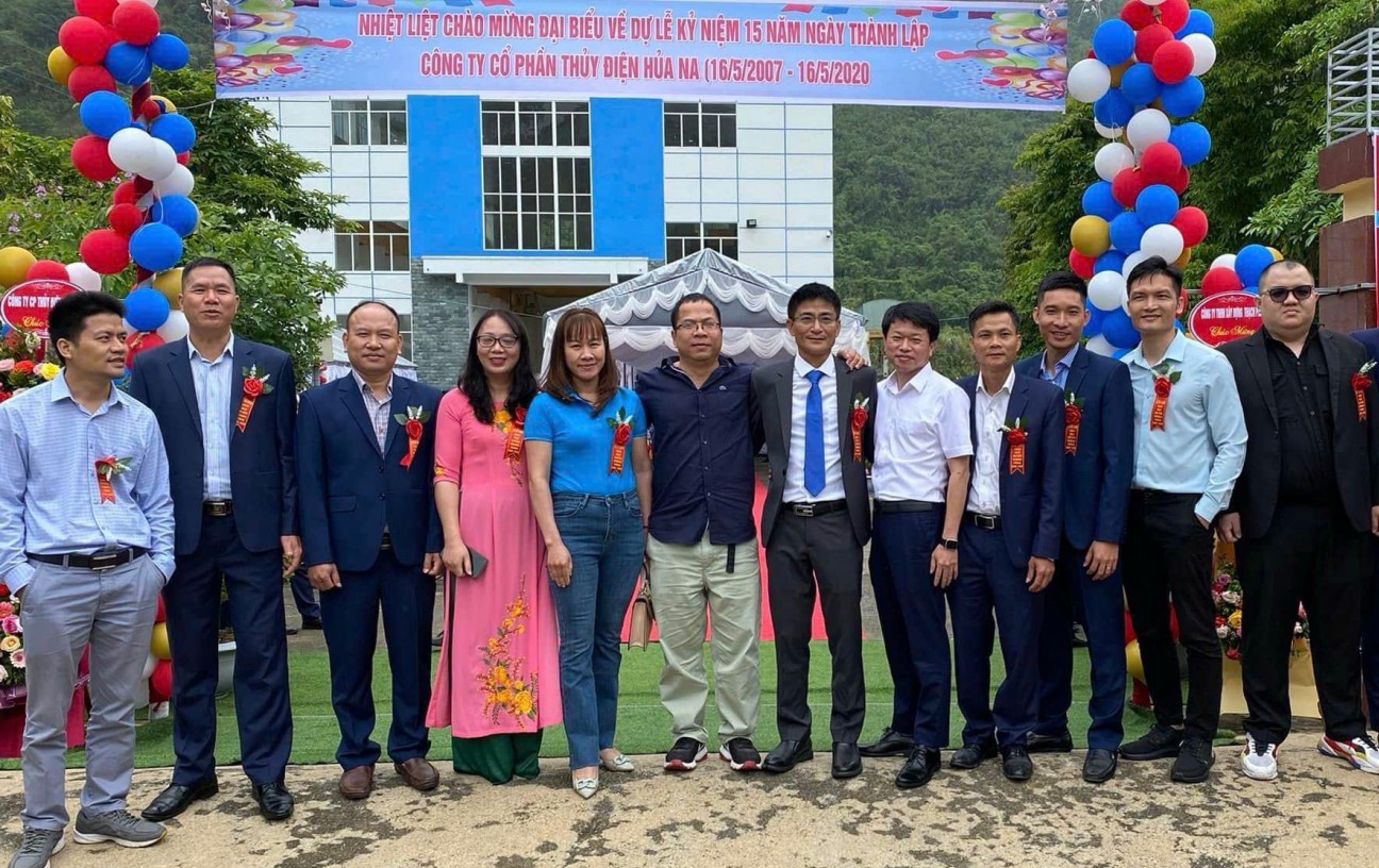 Cán bộ, đảng viên, công nhân viên Công ty CP Thủy điện Hủa Na tại Lễ kỷ niệm 15 năm ngày thành lập.