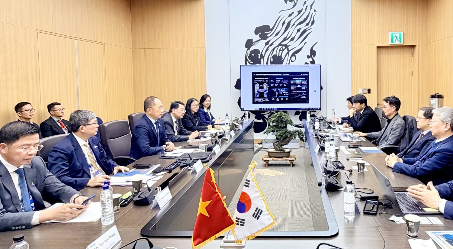 Đoàn công tác PETROVIETNAM làm việc với Công ty EPC.