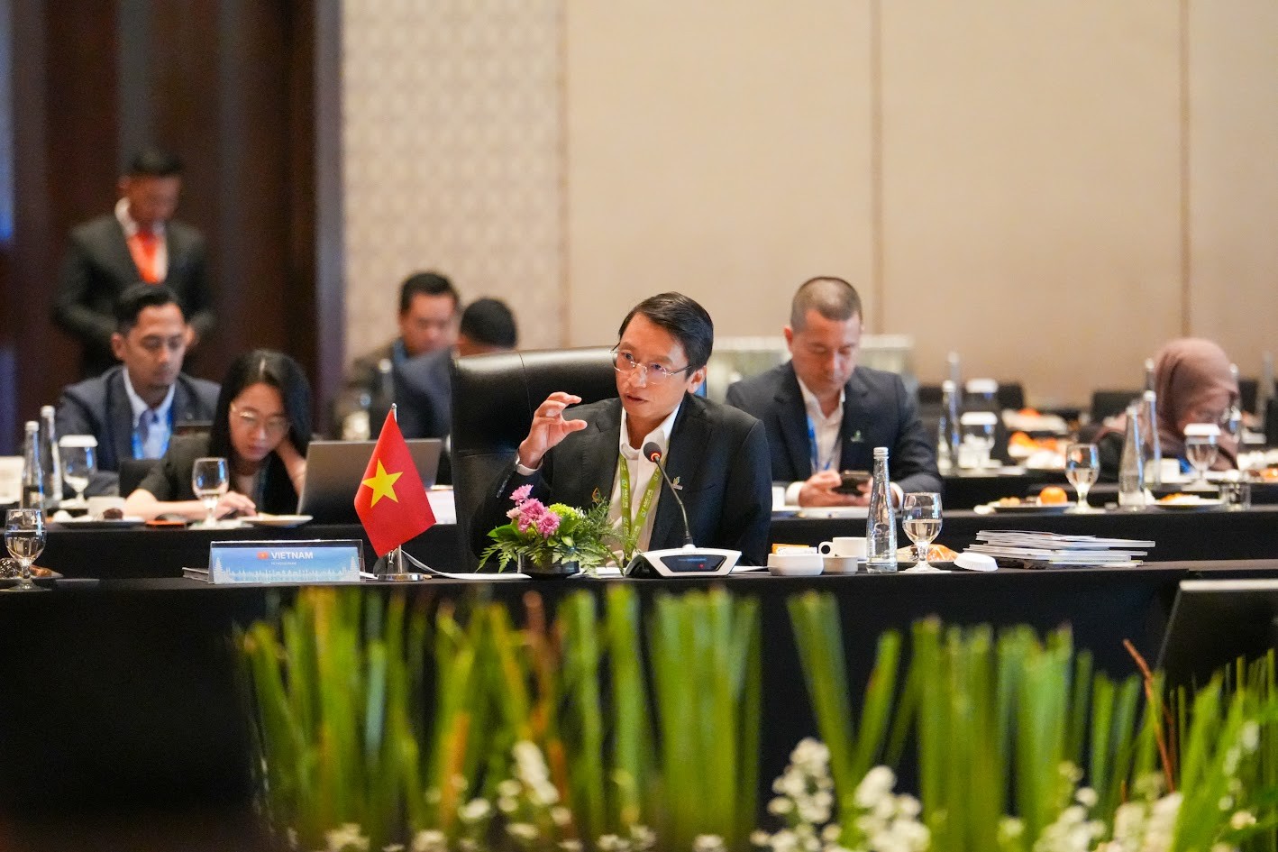 Thành viên HĐTV PETROVIETNAM Trần Hồng Nam phát biểu tại phiên đối thoại.