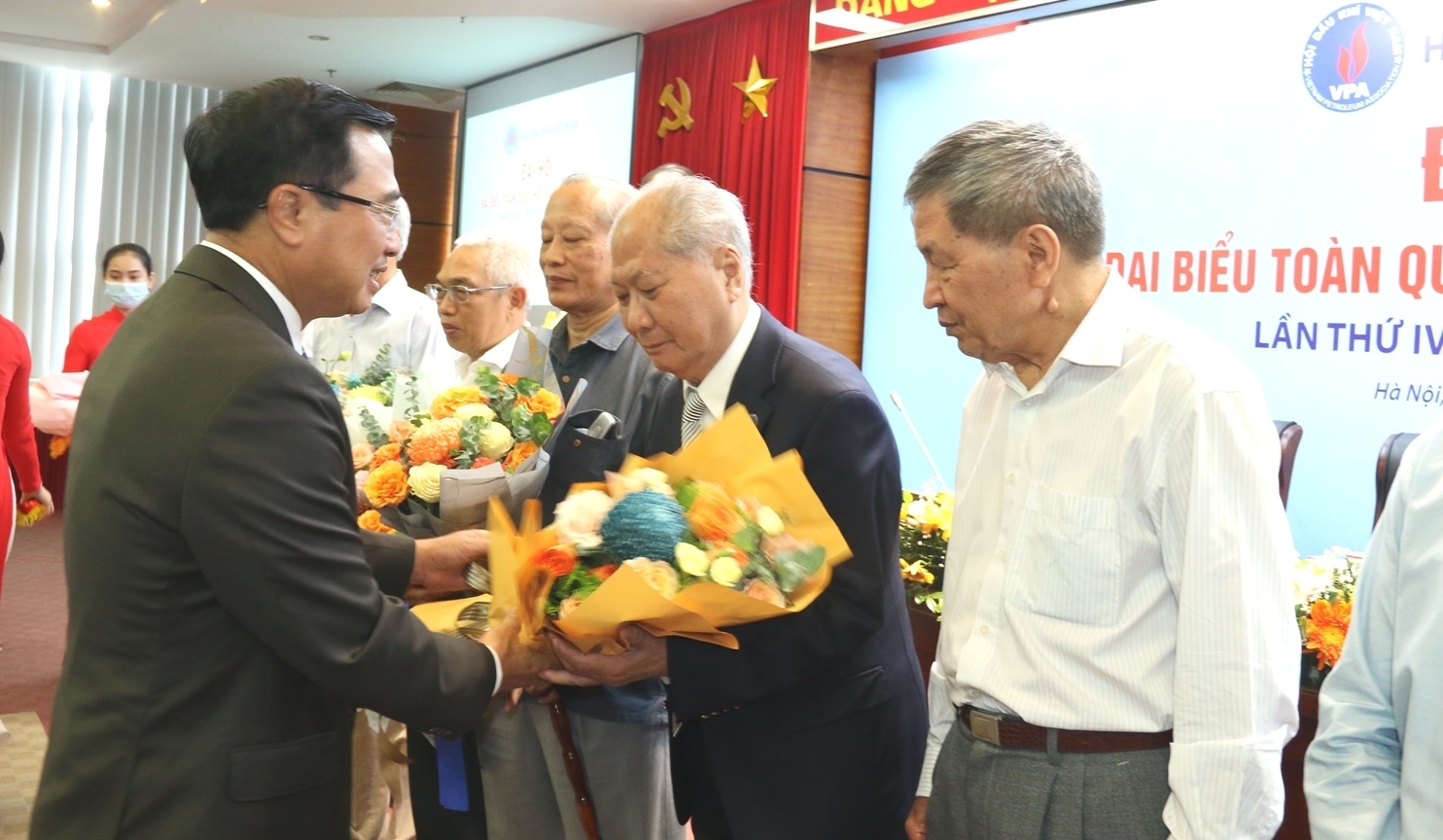 Đại hội Đại biểu toàn quốc Hội Dầu khí Việt Nam lần thứ IV, nhiệm kỳ 2022-2027 thành công tốt đẹp Đại hội Đại biểu toàn quốc Hội Dầu khí Việt Nam lần thứ IV, nhiệm kỳ 2022-2027 thành công tốt đẹp