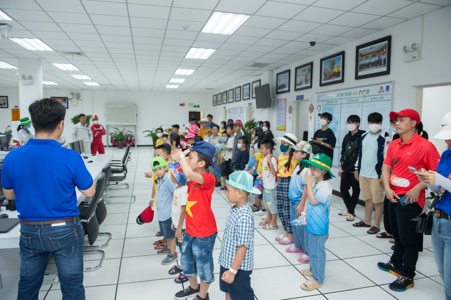 PVCFC tổ chức chương trình tham quan Nhà máy Đạm Cà Mau cho con em cán bộ nhân viên PVCFC tổ chức chương trình tham quan Nhà máy Đạm Cà Mau cho con em cán bộ nhân viên