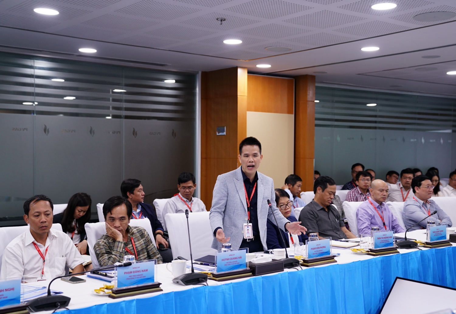 Các đại biểu đề xuất xử lý, giải quyết những khó khăn và đưa ra giải pháp hỗ trợ các đơn vị Các đại biểu đề xuất xử lý, giải quyết những khó khăn và đưa ra giải pháp hỗ trợ các đơn vị