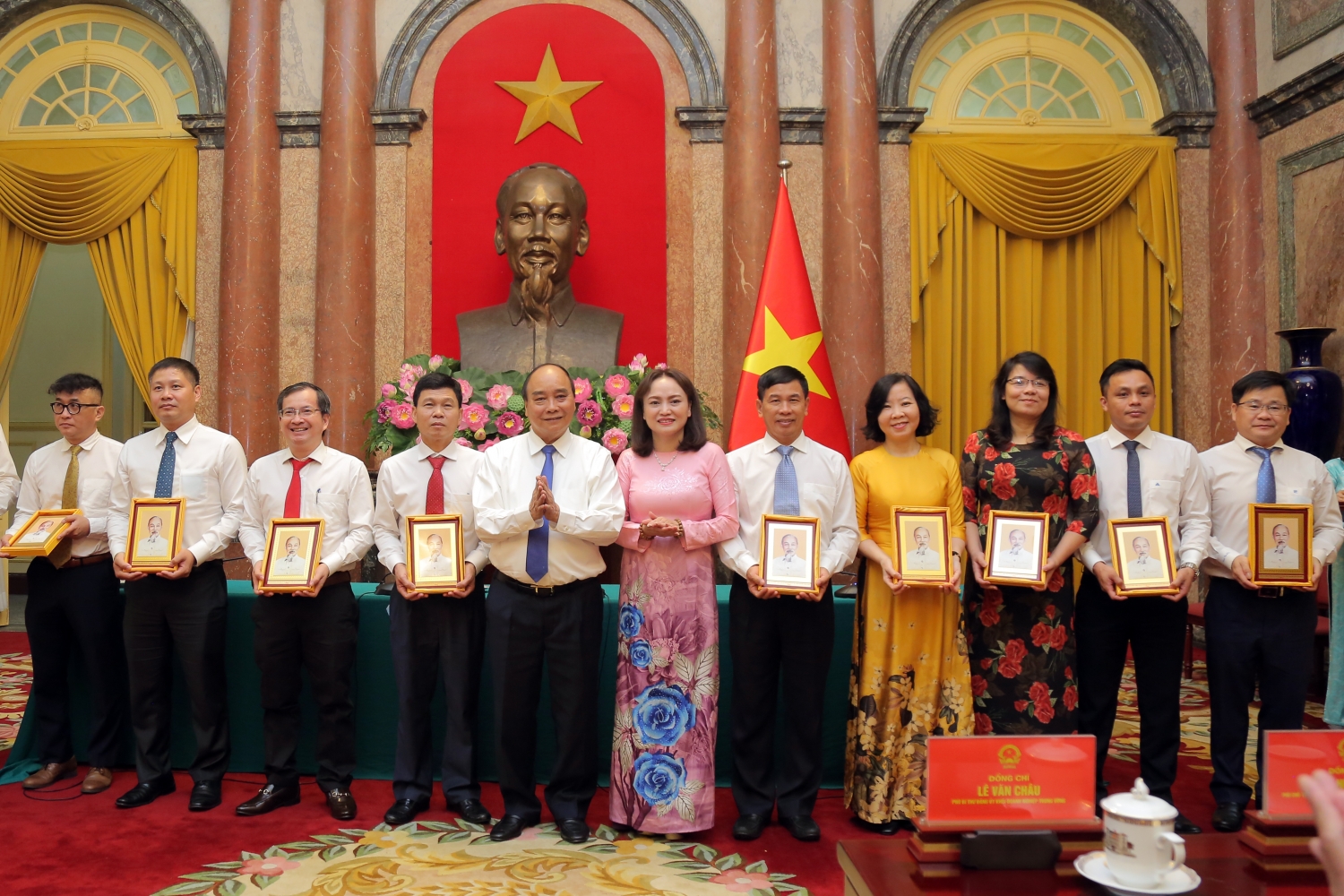 Chủ tịch nước Nguyễn Xuân Phúc: Ngành Dầu khí phải giữ vững bản lĩnh, tinh thần 'Những người đi tìm lửa' Chủ tịch nước Nguyễn Xuân Phúc: Ngành Dầu khí phải giữ vững bản lĩnh, tinh thần 'Những người đi tìm lửa'