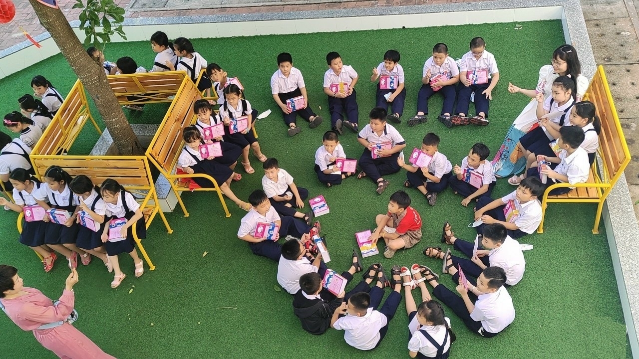 Đoàn thanh niên PTSC M&C trao quà cho học sinh có hoàn cảnh khó khăn Đoàn thanh niên PTSC M&C trao quà cho học sinh có hoàn cảnh khó khăn