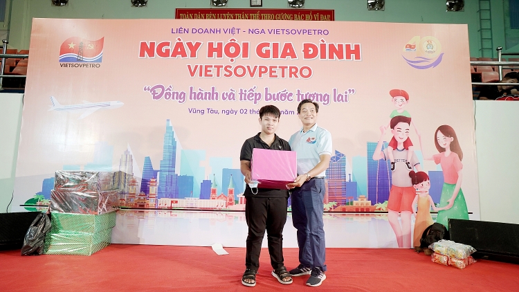 Ngày hội gia đình Vietsovpetro 2022: “Đồng hành và tiếp bước tương lai” Ngày hội gia đình Vietsovpetro 2022: “Đồng hành và tiếp bước tương lai”