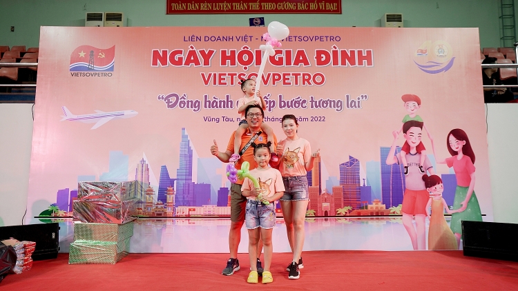Ngày hội Gia đình Vietsovpetro 2022 với chủ đề “ Đồng hành và Tiếp bước tương lai” Ngày hội Gia đình Vietsovpetro 2022: “Đồng hành và tiếp bước tương lai”