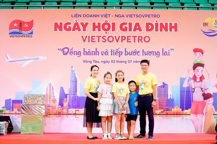 Ngày hội Gia đình Vietsovpetro 2022 với chủ đề “ Đồng hành và Tiếp bước tương lai” Ngày hội Gia đình Vietsovpetro 2022: “Đồng hành và tiếp bước tương lai”