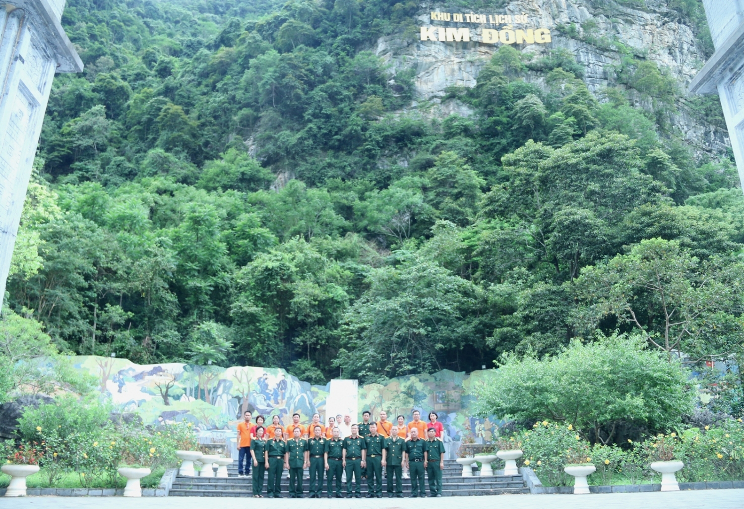 Hội CCB Cơ quan Tập đoàn tổ chức hoạt động giáo dục truyền thống lịch sử tại Cao Bằng