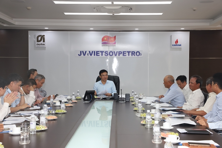 Tổng Giám đốc Petrovietnam Lê Mạnh Hùng làm việc với Vietsovpetro về tình hình SXKD 6 tháng đầu năm 2022 Tổng Giám đốc Petrovietnam Lê Mạnh Hùng: Vietsovpetro cần tiếp tục giữ vững mục tiêu về gia tăng trữ lượng và sản lượng