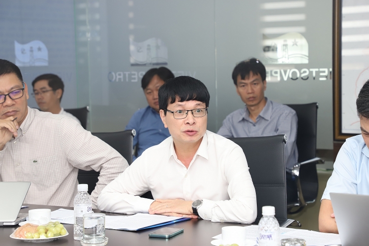 Tổng Giám đốc Petrovietnam Lê Mạnh Hùng làm việc với Vietsovpetro về tình hình SXKD 6 tháng đầu năm 2022 Tổng Giám đốc Petrovietnam Lê Mạnh Hùng: Vietsovpetro cần tiếp tục giữ vững mục tiêu về gia tăng trữ lượng và sản lượng