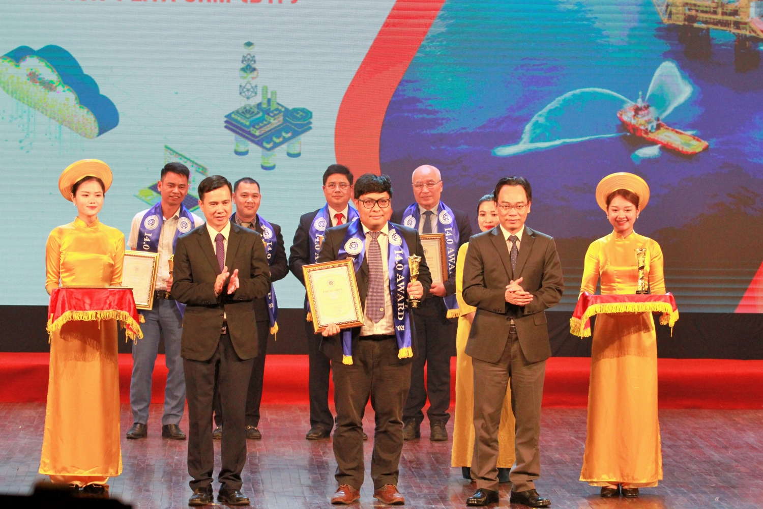 Biển Đông POC đoạt Top Doanh nghiệp Khoa học & Công nghệ và Đổi mới sáng tạo BIENDONG POC đoạt Top Doanh nghiệp Khoa học & Công nghệ và Đổi mới sáng tạo