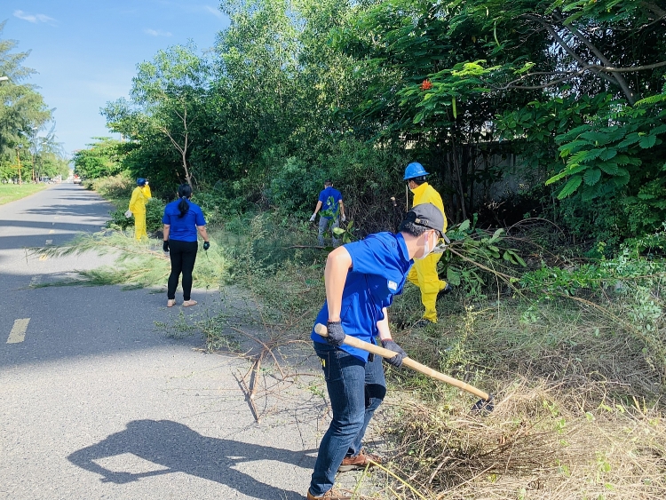 Tuổi trẻ Dầu khí với “Tuyến đường Thanh niên – Ngày Thứ bảy xanh” Tuổi trẻ Dầu khí với “Tuyến đường Thanh niên – Ngày Thứ bảy xanh”