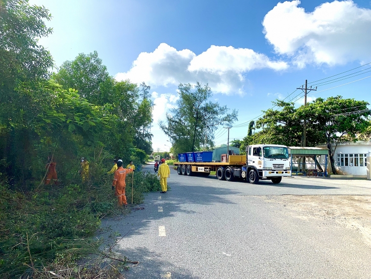 Tuổi trẻ Dầu khí với “Tuyến đường Thanh niên – Ngày Thứ bảy xanh” Tuổi trẻ Dầu khí với “Tuyến đường Thanh niên – Ngày Thứ bảy xanh”