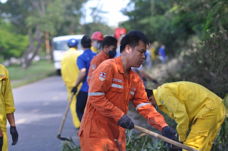Tuổi trẻ Dầu khí với “Tuyến đường Thanh niên – Ngày Thứ bảy xanh” Tuổi trẻ Dầu khí với “Tuyến đường Thanh niên – Ngày Thứ bảy xanh”