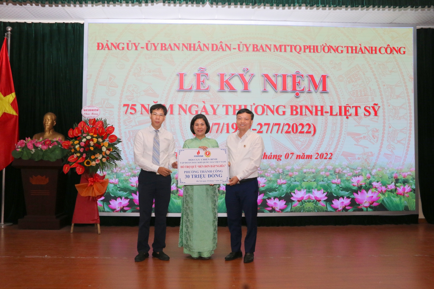 Hội CCB Tập đoàn ủng hộ quỹ “Đền ơn đáp nghĩa” phường Thành Công Hội CCB Tập đoàn ủng hộ quỹ “Đền ơn đáp nghĩa” phường Thành Công