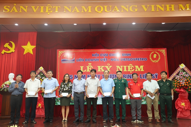 Vietsovpetro tổ chức Lễ kỷ niệm 75 năm ngày Thương binh – Liệt sĩ Vietsovpetro tổ chức Lễ kỷ niệm 75 năm ngày Thương binh – Liệt sĩ