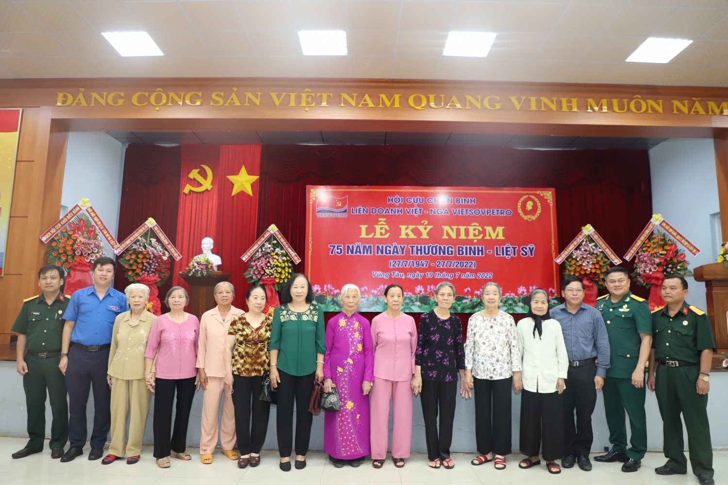 Vietsovpetro tổ chức Lễ kỷ niệm 75 năm ngày Thương binh – Liệt sĩ Vietsovpetro tổ chức Lễ kỷ niệm 75 năm ngày Thương binh – Liệt sĩ
