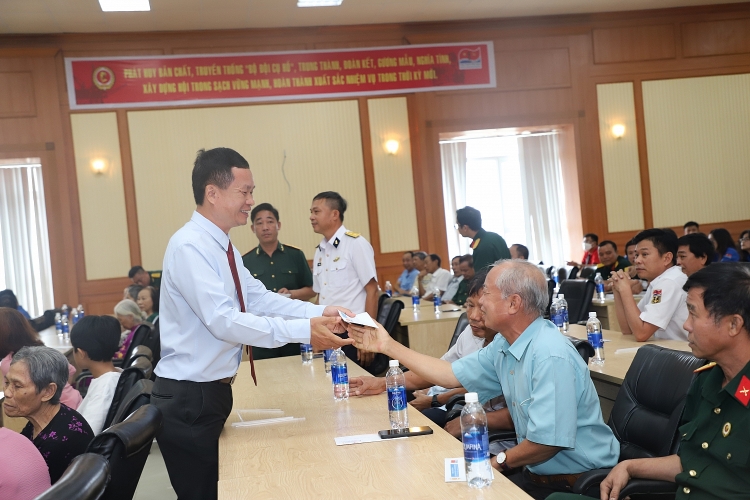 Vietsovpetro tổ chức Lễ kỷ niệm 75 năm ngày Thương binh – Liệt sĩ Vietsovpetro tổ chức Lễ kỷ niệm 75 năm ngày Thương binh – Liệt sĩ