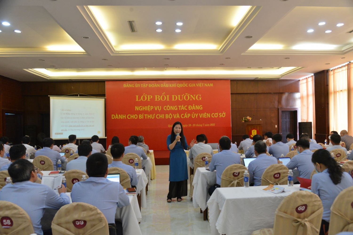 Đảng ủy Petrovietnam tổ chức lớp bồi dưỡng nghiệp vụ công tác Đảng dành cho Bí thư Chi bộ và cấp ủy viên cơ sở năm 2022 tại khu vực miền Trung Đảng ủy Petrovietnam tổ chức lớp bồi dưỡng nghiệp vụ công tác Đảng dành cho Bí thư Chi bộ và cấp ủy viên cơ sở năm 2022 tại khu vực miền Trung