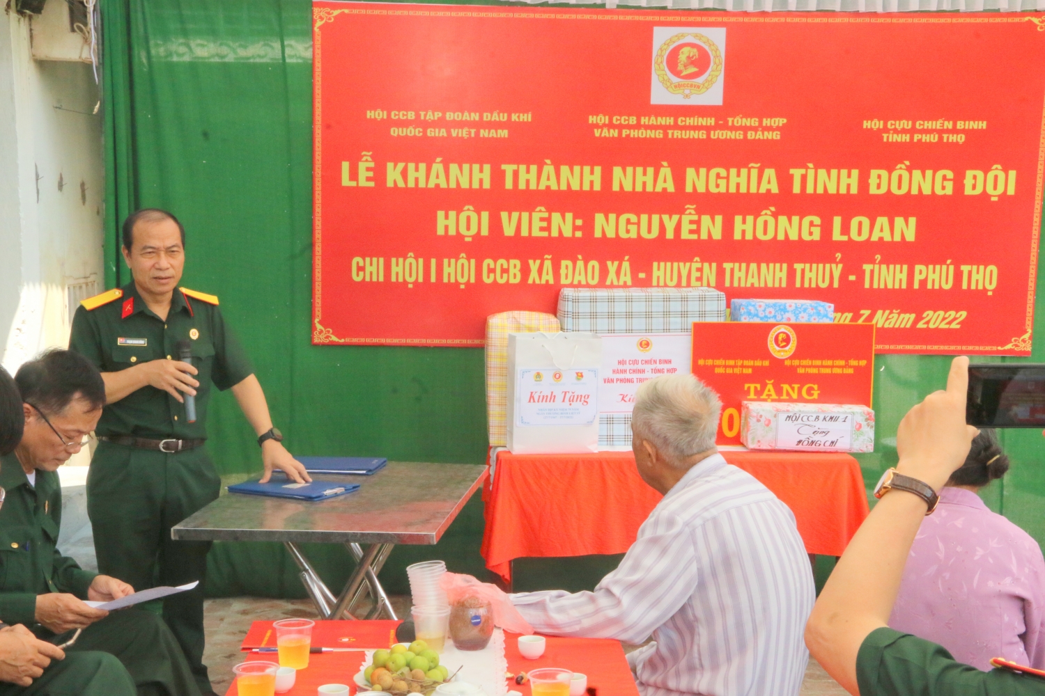 Hội CCB Tập đoàn thăm, tặng quà thương bệnh binh và hỗ trợ xây nhà nghĩa tình đồng đội tại tỉnh Phú Thọ Hội CCB Tập đoàn thăm, tặng quà thương bệnh binh và hỗ trợ xây nhà nghĩa tình đồng đội tại tỉnh Phú Thọ