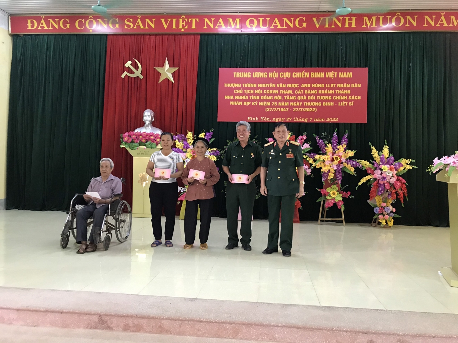 Hội CCB Việt Nam và Hội CCB Tập đoàn tặng quà đối tượng chính sách và khánh thành nhà nghĩa tình đồng đội tại tỉnh Tuyên Quang Hội CCB Việt Nam và Hội CCB Tập đoàn tặng quà đối tượng chính sách và khánh thành nhà nghĩa tình đồng đội tại tỉnh Tuyên Quang