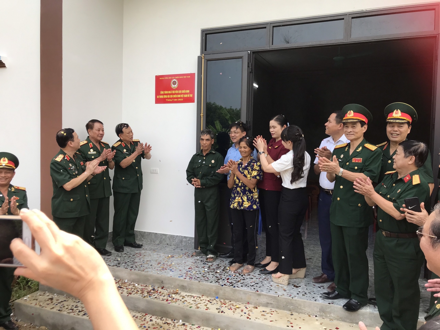 Hội CCB Việt Nam và Hội CCB Tập đoàn tặng quà đối tượng chính sách và khánh thành nhà nghĩa tình đồng đội tại tỉnh Tuyên Quang Hội CCB Việt Nam và Hội CCB Tập đoàn tặng quà đối tượng chính sách và khánh thành nhà nghĩa tình đồng đội tại tỉnh Tuyên Quang