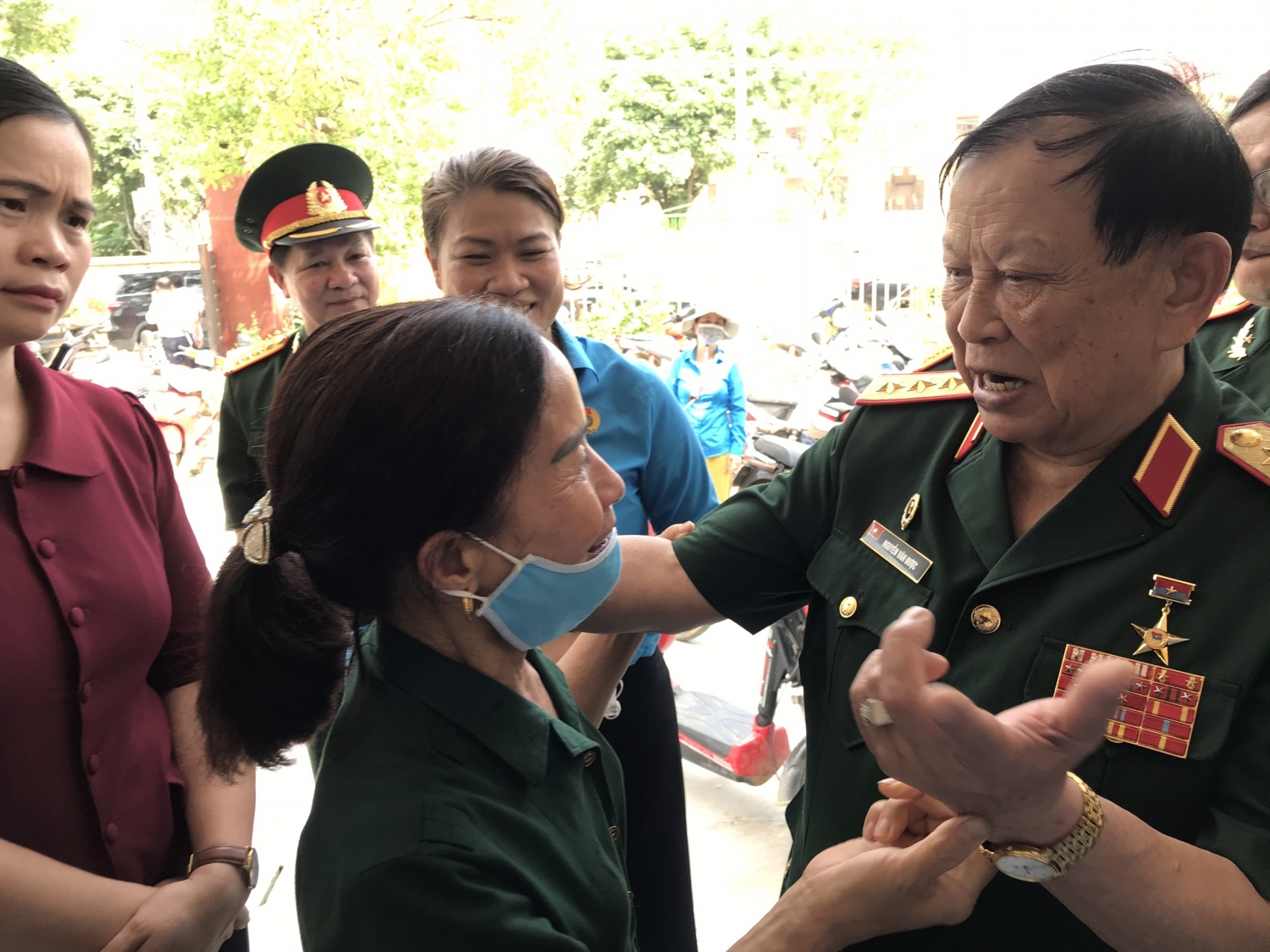 Hội CCB Việt Nam và Hội CCB Tập đoàn tặng quà đối tượng chính sách và khánh thành nhà nghĩa tình đồng đội tại tỉnh Tuyên Quang Hội CCB Việt Nam và Hội CCB Tập đoàn tặng quà đối tượng chính sách và khánh thành nhà nghĩa tình đồng đội tại tỉnh Tuyên Quang