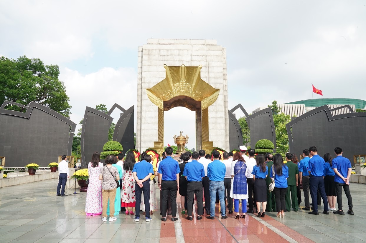 PV Power dâng hương tri ân các anh hùng Liệt sĩ nhân ngày thương binh Liệt sĩ 27/7 PV Power dâng hương tri ân các anh hùng Liệt sĩ nhân ngày thương binh Liệt sĩ 27/7
