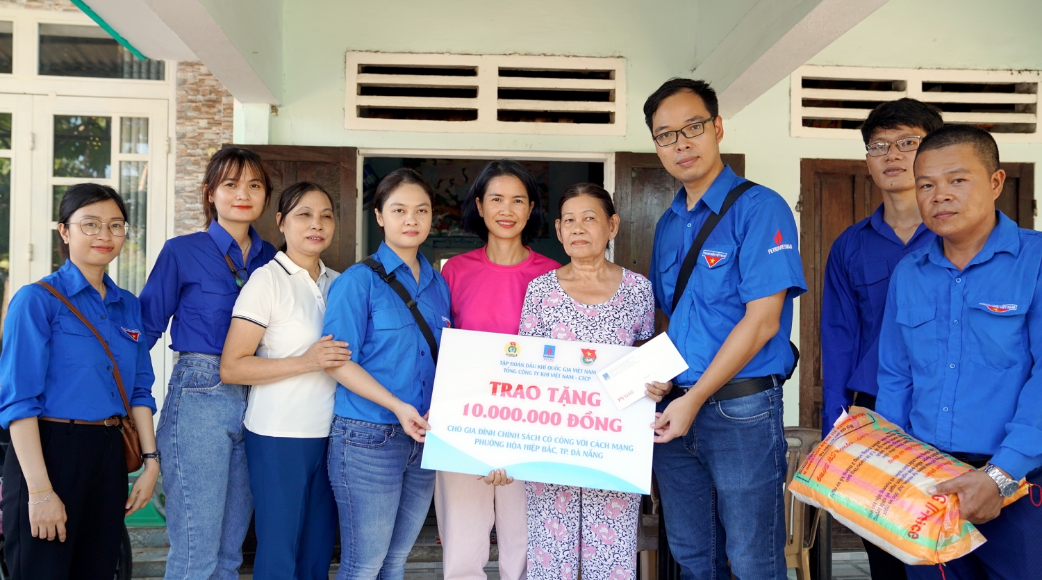PV GAS thăm hỏi các gia đình chính sách nhân ngày Thương binh – Liệt sĩ PV GAS thăm hỏi các gia đình chính sách nhân ngày Thương binh – Liệt sĩ