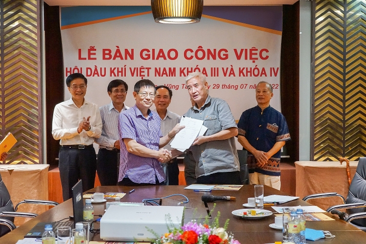 Thường trực Hội DKVN khoá IV: Cam kết đóng góp tích cực hơn vào hoạt động của Tập đoàn Thường trực Hội DKVN khoá IV: Cam kết đóng góp tích cực hơn vào hoạt động của Tập đoàn