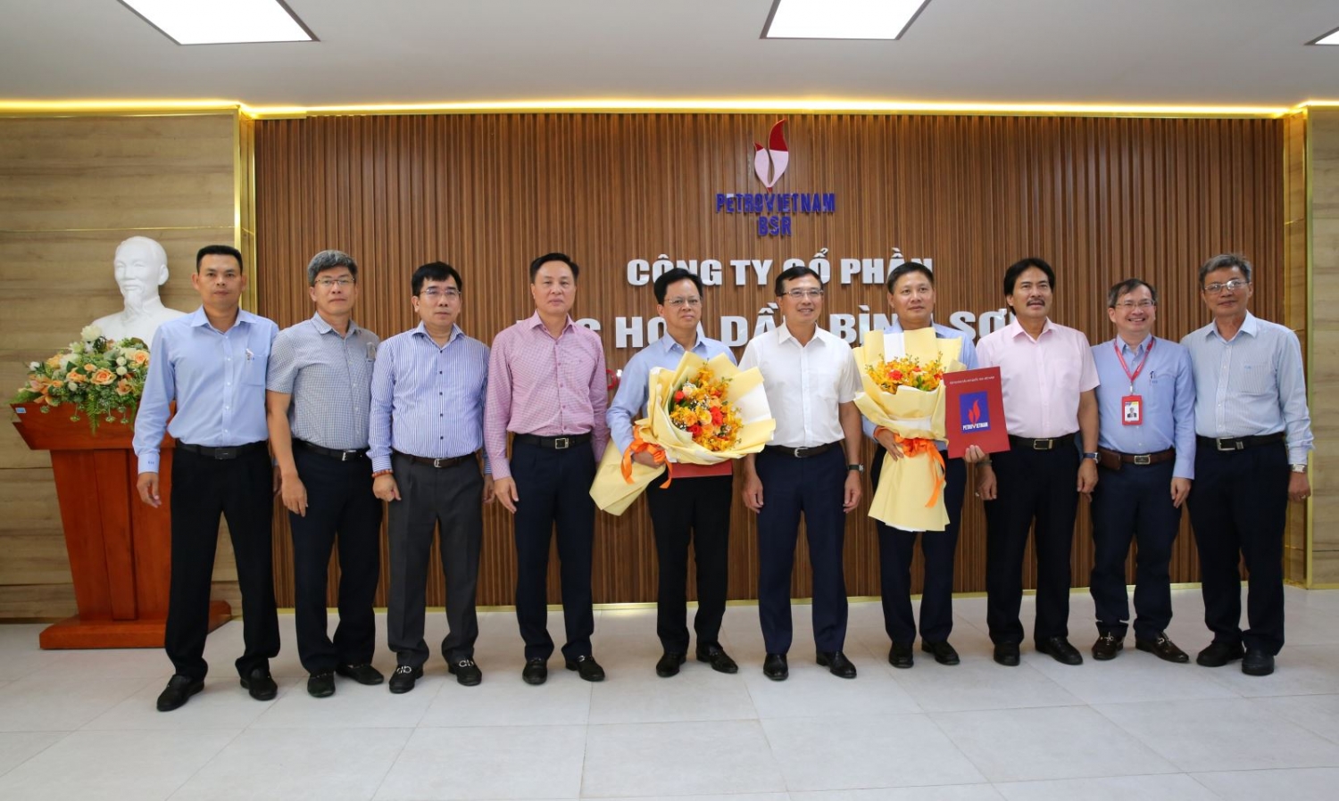 Trao quyết định chuẩn y Bí thư, Phó Bí thư Đảng ủy Công ty BSR Trao quyết định chuẩn y Bí thư, Phó Bí thư Đảng ủy Công ty BSR