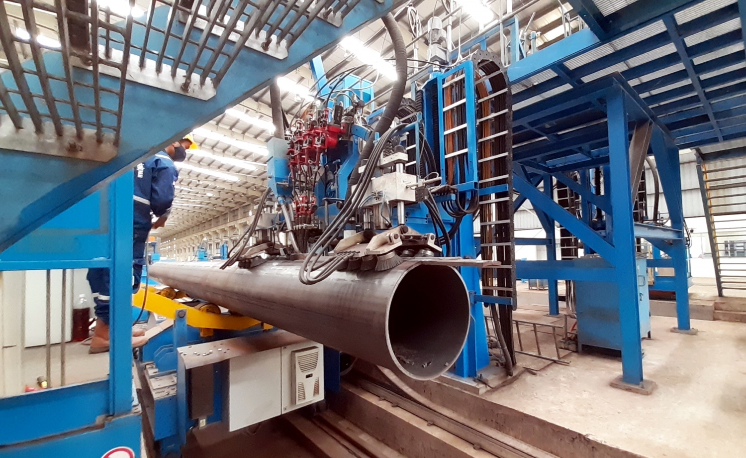 Nhà máy của PV Pipe có quy mô lớn về sản xuất ống thép hàn thẳng trên dây chuyền công nghệ 3-Roll Bending đạt tiêu chuẩn quốc tế Nhà máy của PV Pipe có quy mô lớn về sản xuất ống thép hàn thẳng trên dây chuyền công nghệ 3-Roll Bending đạt tiêu chuẩn quốc tế