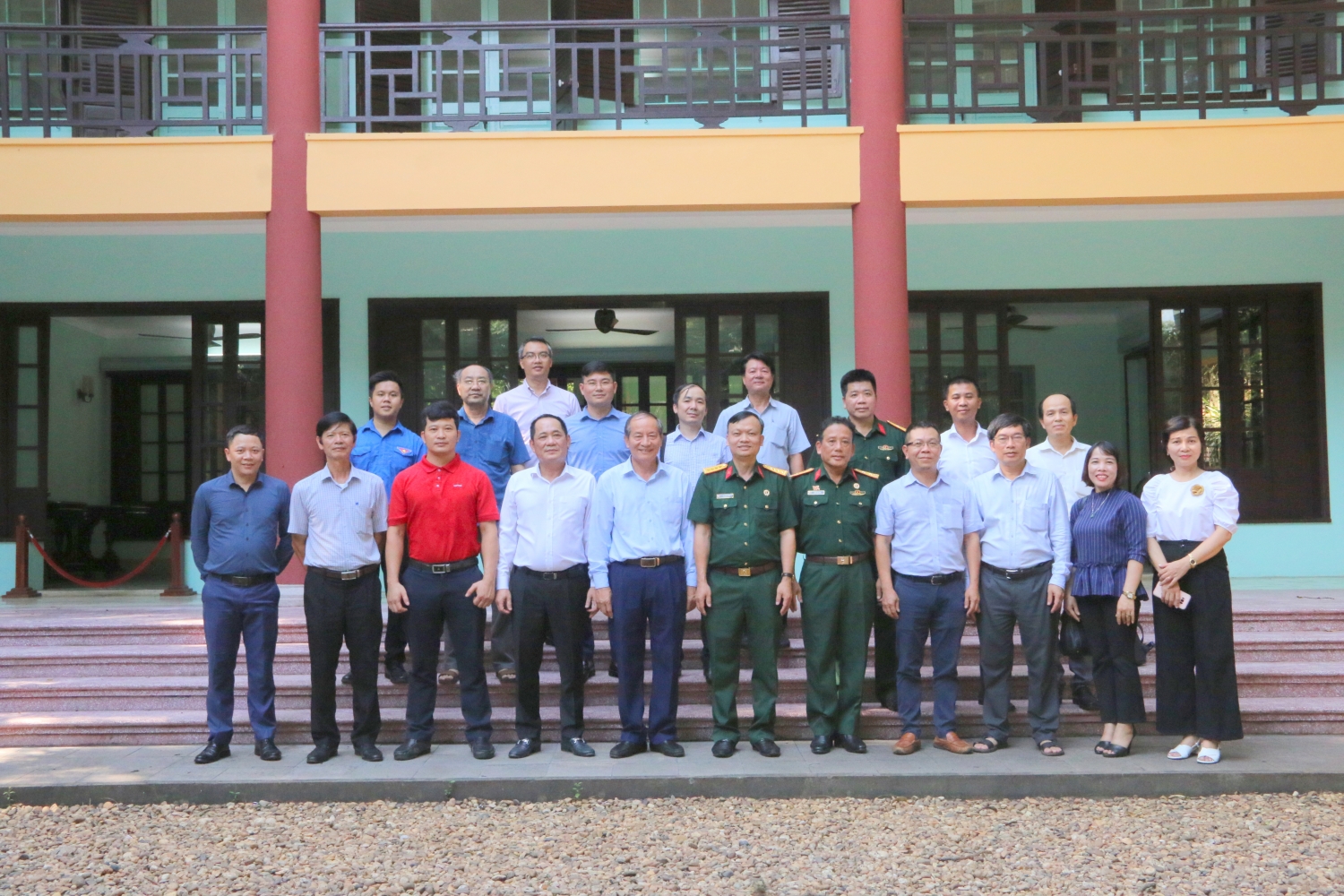Đoàn công tác Petrovietnam dâng hương tưởng niệm Chủ tịch Hồ Chí Minh tại Khu di tích Đá Chông Đoàn công tác Petrovietnam dâng hương tưởng niệm Chủ tịch Hồ Chí Minh tại Khu di tích Đá Chông