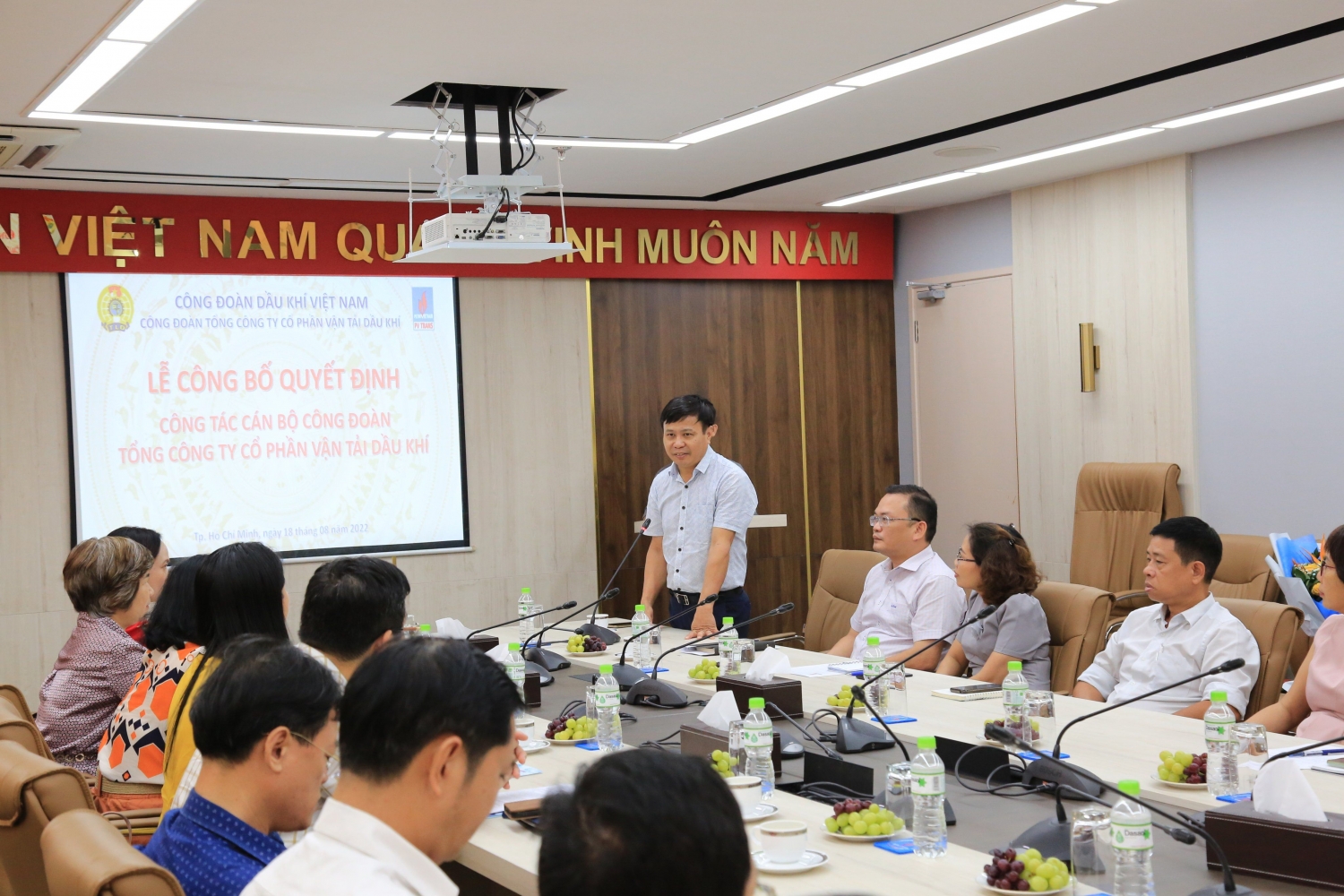 Đồng chí Phạm Việt Anh – Bí thư Đảng ủy, Chủ tịch HĐQT PVTrans phát biểu tại buổi làm việc Đồng chí Phạm Việt Anh – Bí thư Đảng ủy, Chủ tịch HĐQT PVTrans phát biểu tại buổi làm việc