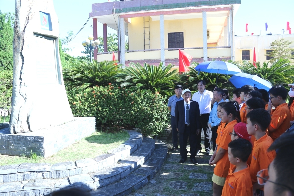 Tuyên dương, khen thưởng con CBCNV đạt thành tích cao trong kỳ thi học sinh giỏi quốc gia, quốc tế năm học 2021 - 2022 Tuyên dương, khen thưởng con CBCNV đạt thành tích cao trong kỳ thi học sinh giỏi quốc gia, quốc tế năm học 2021 - 2022