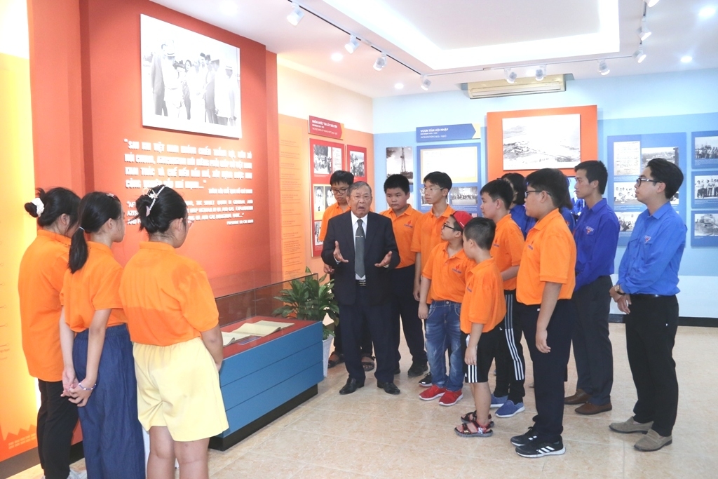 Tuyên dương, khen thưởng con CBCNV đạt thành tích cao trong kỳ thi học sinh giỏi quốc gia, quốc tế năm học 2021 - 2022 Tuyên dương, khen thưởng con CBCNV đạt thành tích cao trong kỳ thi học sinh giỏi quốc gia, quốc tế năm học 2021 - 2022
