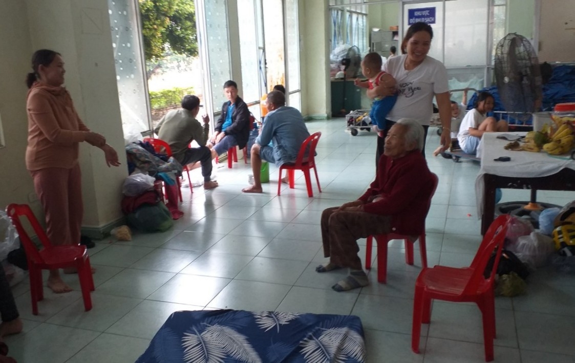 BSR hỗ trợ người dân xung quanh NMLD Dung Quất tránh bão Noru an toàn BSR hỗ trợ người dân xung quanh NMLD Dung Quất tránh bão Noru an toàn