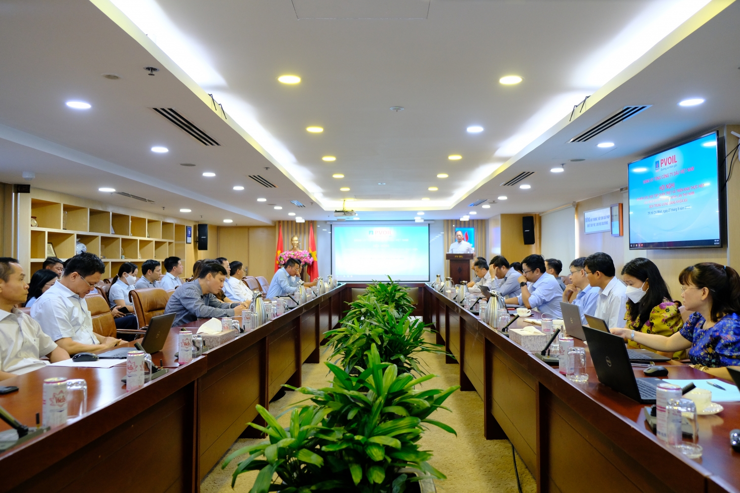 Toàn cảnh Hội nghị tại trụ sở Tổng công ty Toàn cảnh Hội nghị tại trụ sở Tổng công ty
