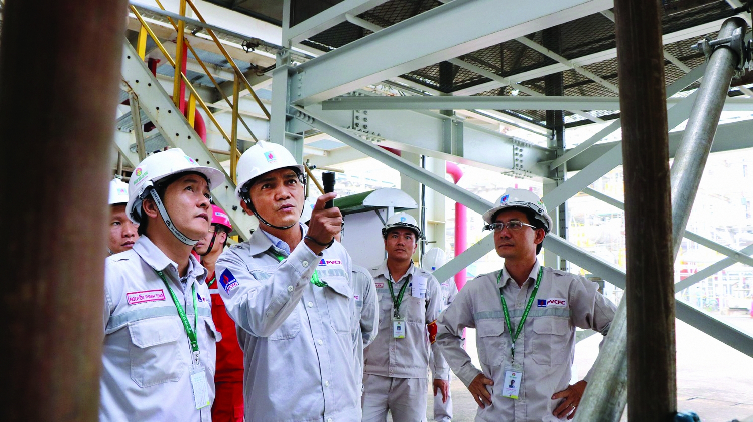 PVCFC: Thích ứng linh hoạt trong thời đại Tổng giám đốc PVCFC Văn Tiến Thanh nhận vinh danh Doanh nhân tiêu biểu năm 2022